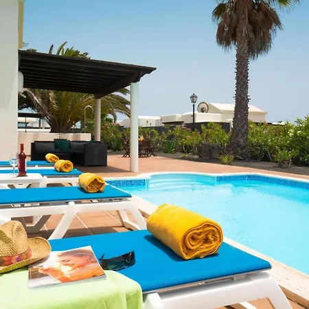 Dora Villa Playa Blanca
